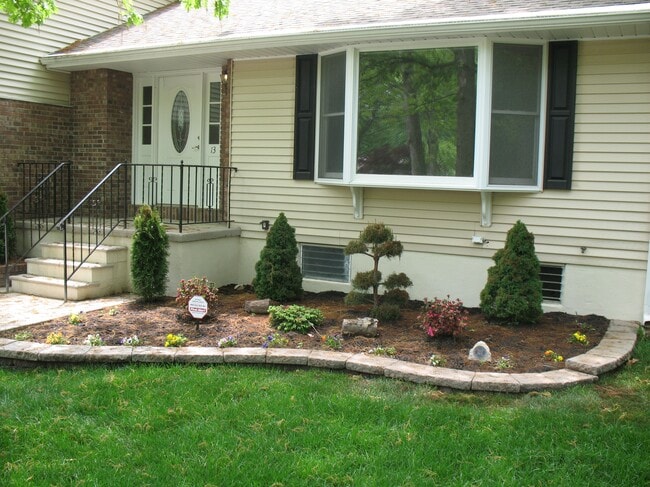 Building Photo - 13 Erma Dr