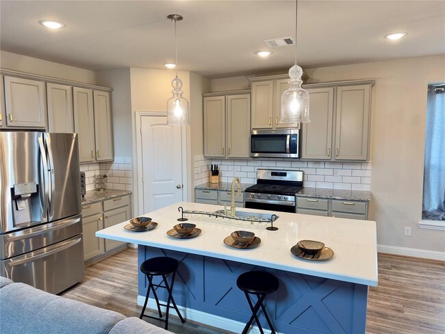 Building Photo - 32927 Silver Mdw Wy