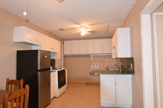 Building Photo - 2307 Onyx Cir