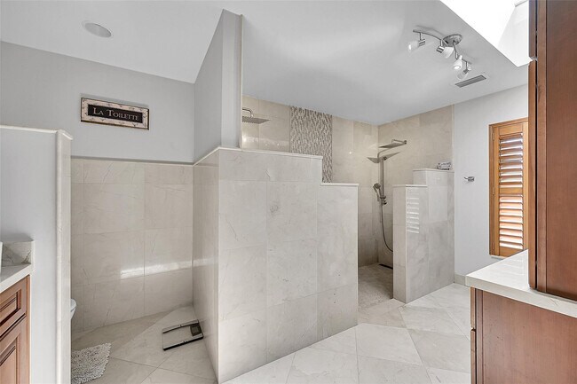 Building Photo - 8606 Arrowhead Dr