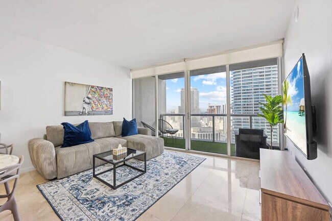 Building Photo - 495 Brickell Ave