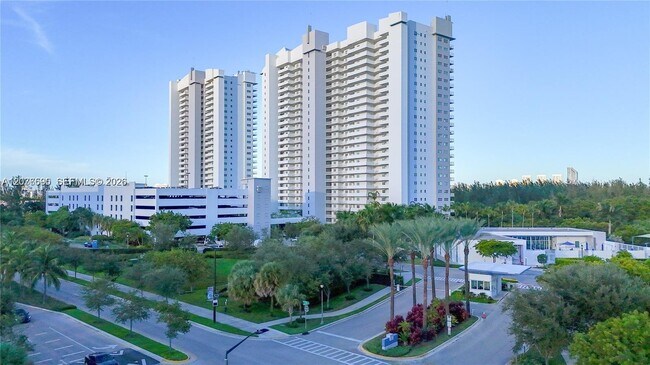 Building Photo - 15051 Royal Oaks Ln