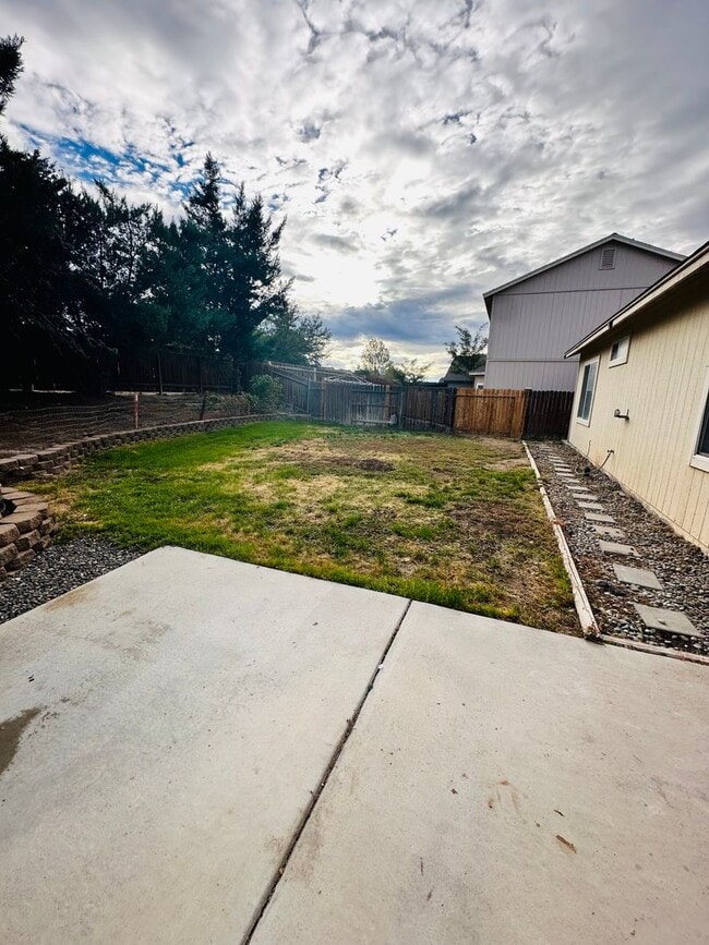 Building Photo - Adorable 3 bedroom with great location!