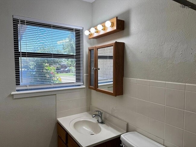 Building Photo - 4610 N Eden Hills Cir