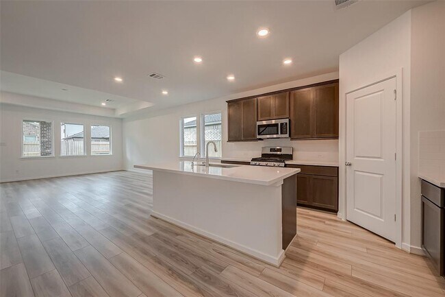 Building Photo - 21807 White Stone Creek Dr