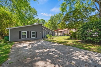 Building Photo - "Charming 4-Bedroom Haven in Charlotte's Heart with Spacious 2271 sq ft Living!"