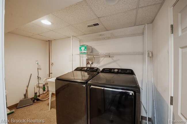 Building Photo - 5528 Sunnycrest Dr