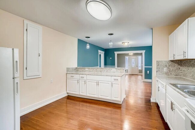 Building Photo - Updated 2BR Home in Marysville – Spacious Garage, Decks & RV Parking!