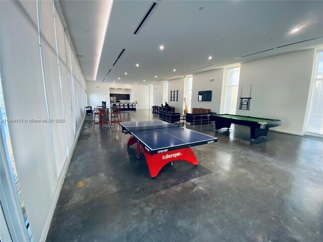 Building Photo - 14951 Royal Oaks Ln