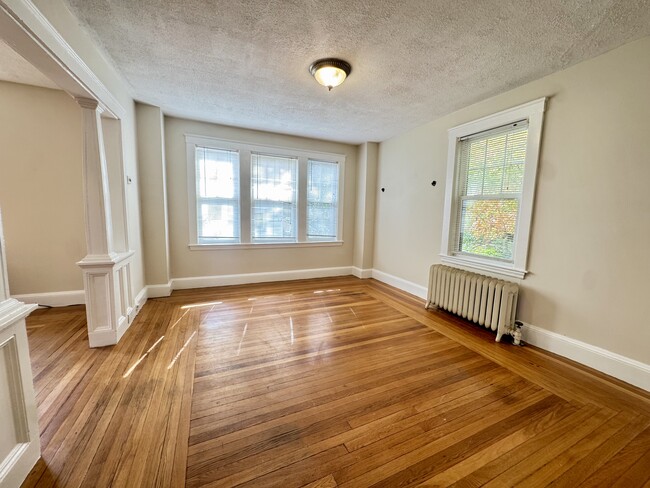 Building Photo - 273 Front St