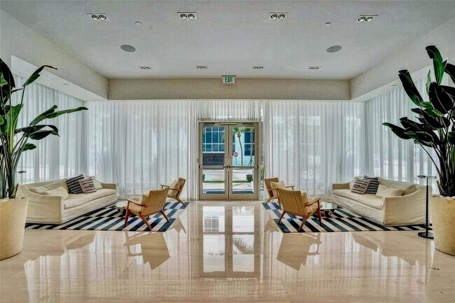 Building Photo - 401 N Birch Rd