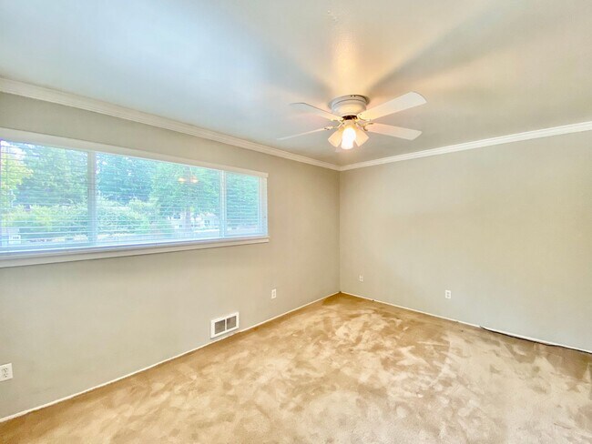 Building Photo - 12251 SE 59th St