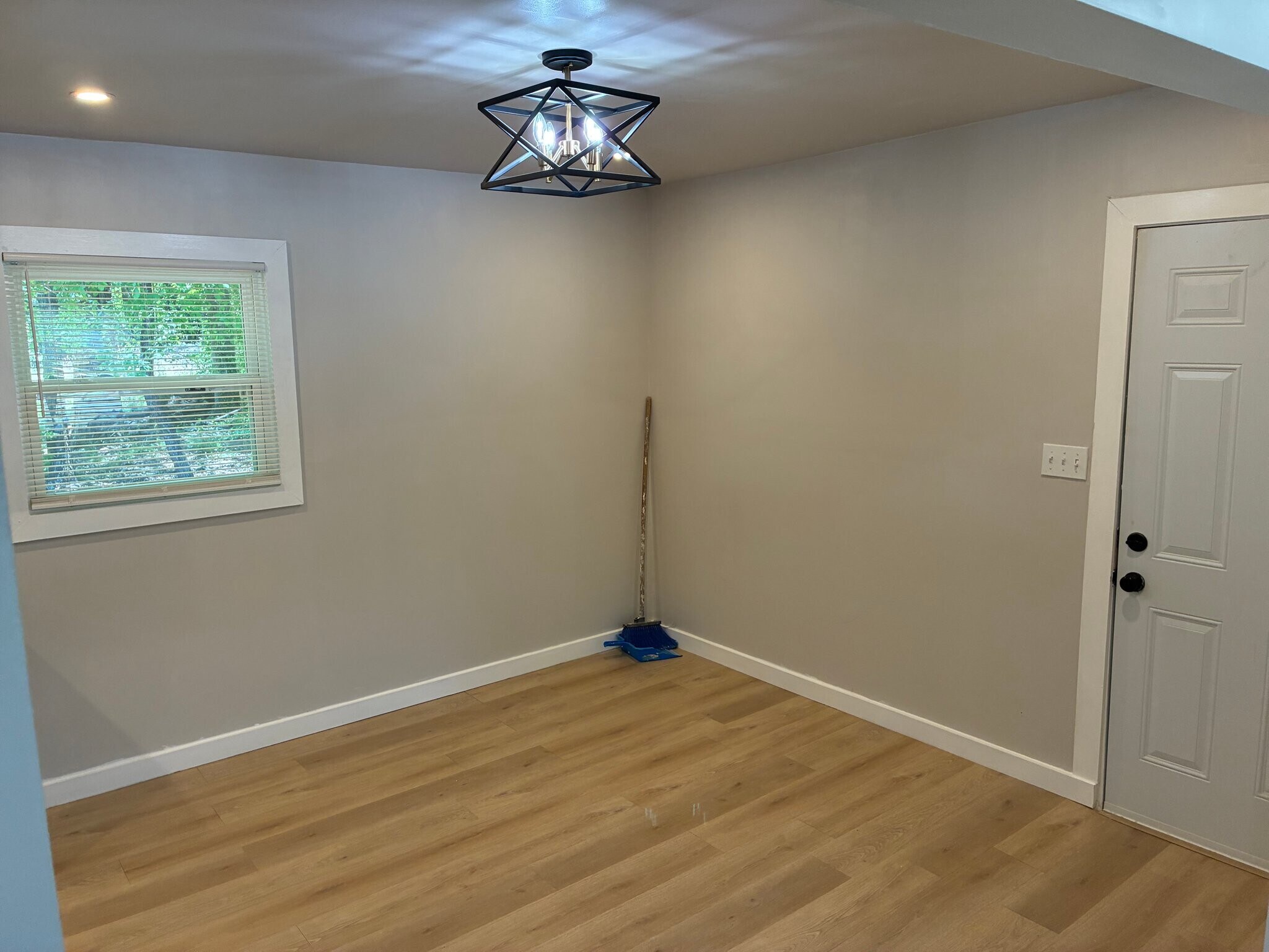 Building Photo - 6109 Oakwood Cir SW