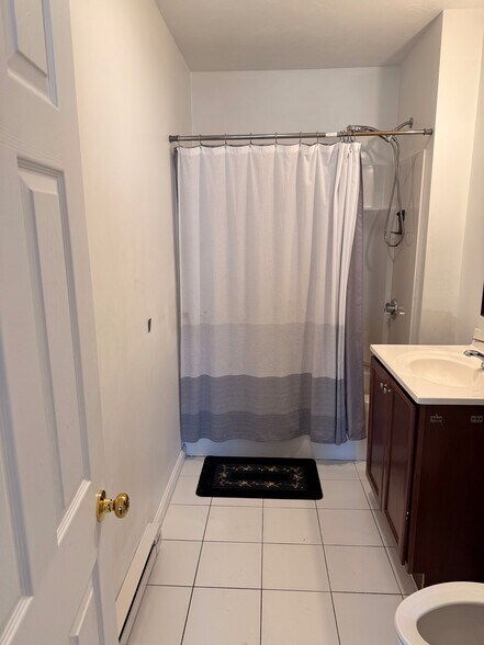 Building Photo - 1442 Main St