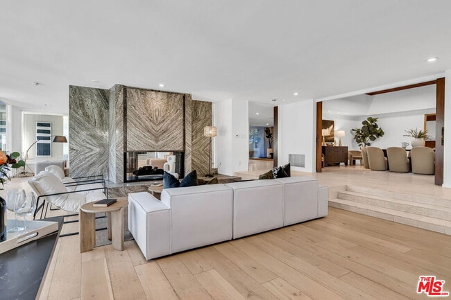 Building Photo - 802 N Crescent Dr