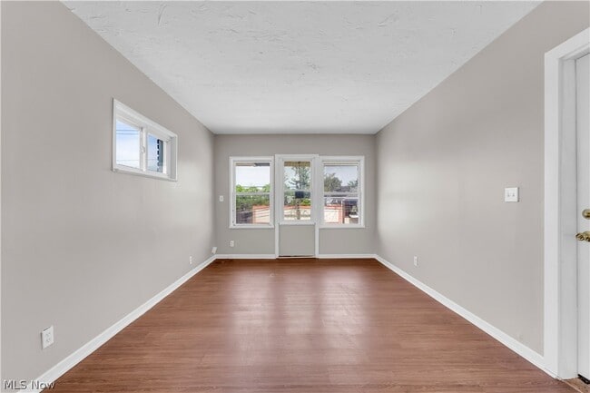 Building Photo - 4657 Warner Rd