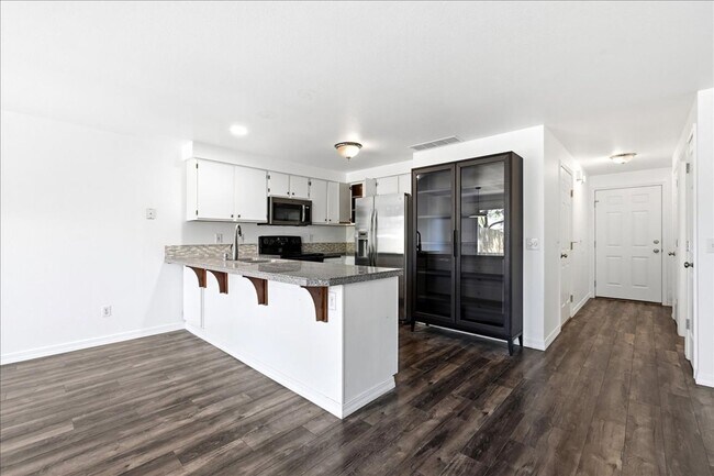 Building Photo - 3 Bedroom 2.5 Bathroom Townhouse in Southeast Boise