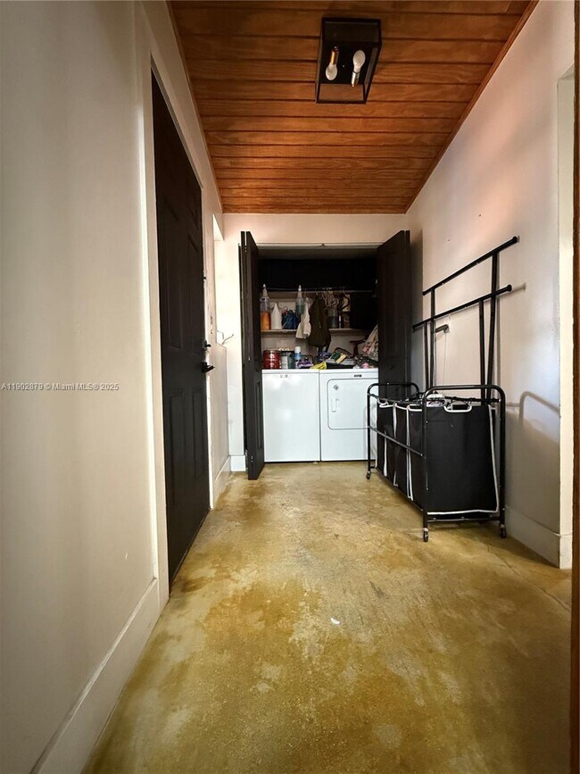 Building Photo - 6464 W 11th Ave