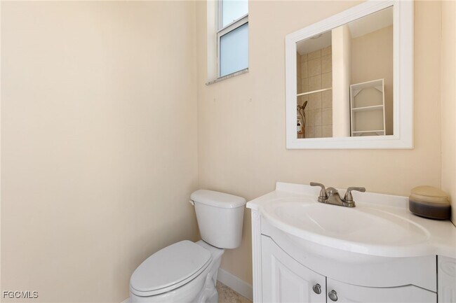 Building Photo - 837 SW 22nd Terrace