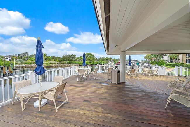 Building Photo - 811 Oak Harbour Dr
