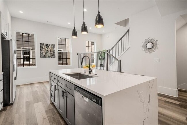 Building Photo - 3165 Dogwood Dr