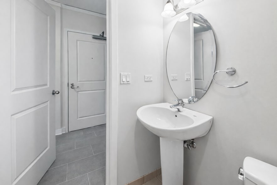 Building Photo - 200 N Jefferson St