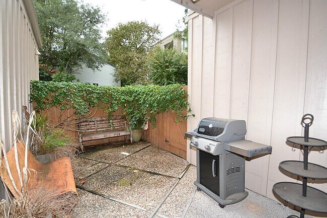 Building Photo - 15040 Kimberley Ct