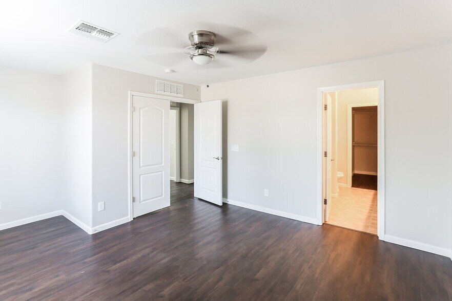 Building Photo - 6728 N 130th Ave