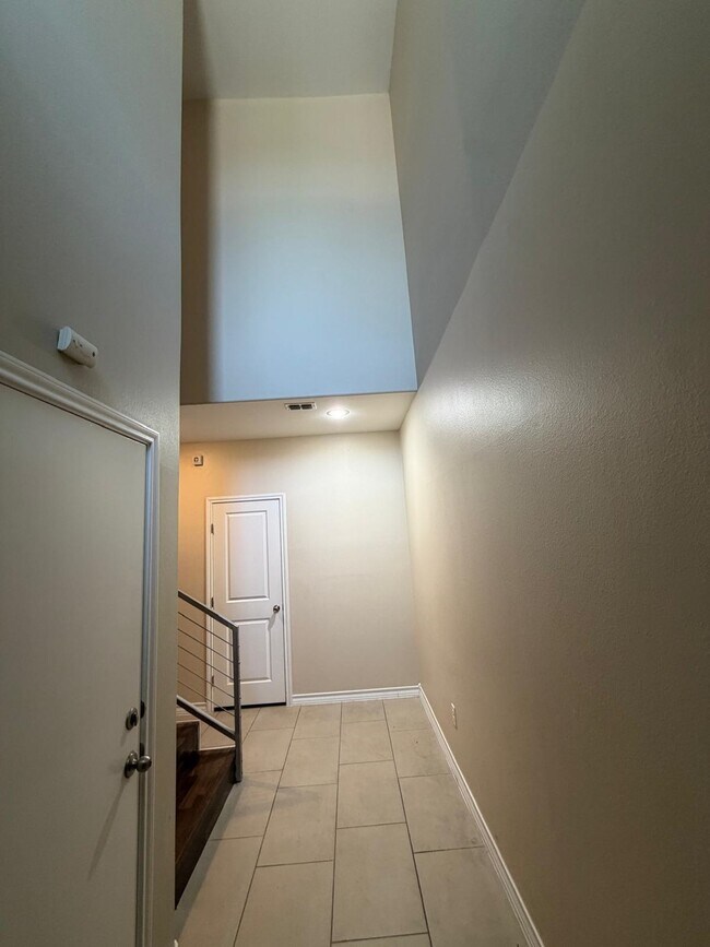 Building Photo - 7917 Elka Lp
