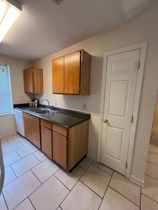 Building Photo - 441 AdmiralsWalk Dr