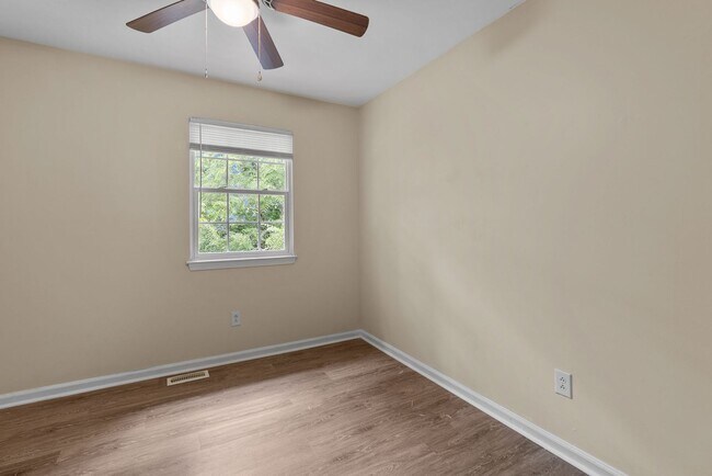 Building Photo - Charming 3-Bedroom Townhome in Virginia Beach.