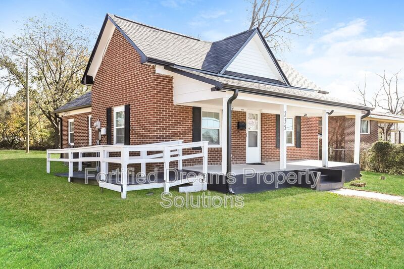 Building Photo - 235 S English St