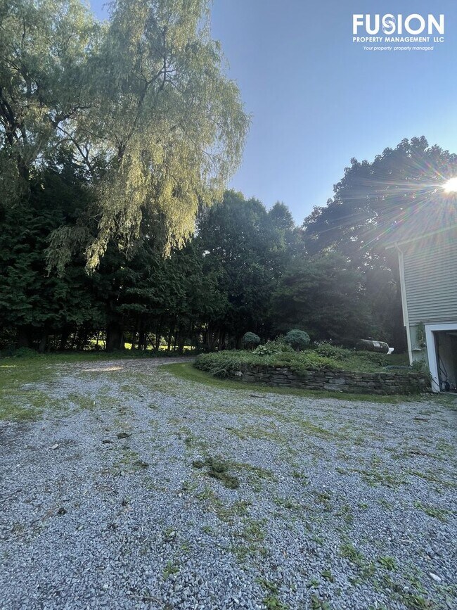 Building Photo - 2331 Oak Hill Rd
