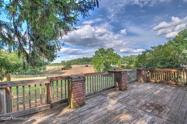 Building Photo - 284 Millstone Rd