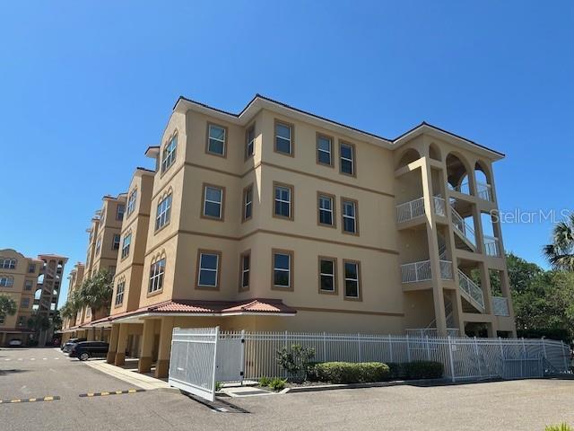 Building Photo - 606 Wells Ct