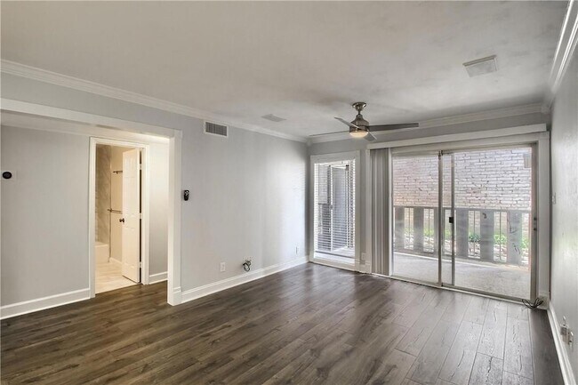 Building Photo - 1304 Summit St