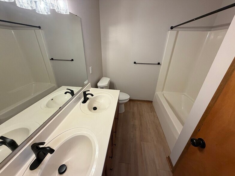 Building Photo - 4541 Brookmeadow Ct SE