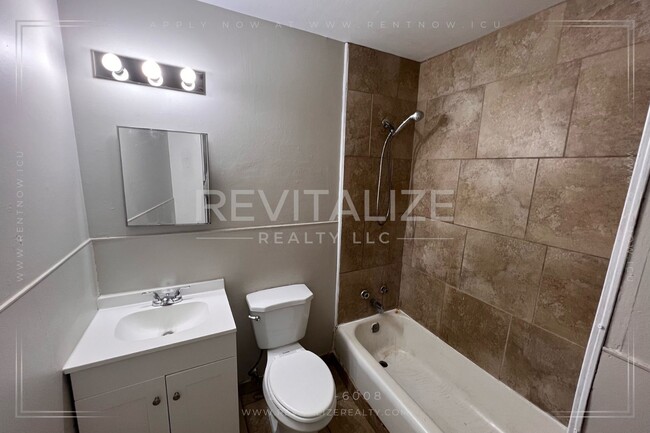 Building Photo - ZERO DEPOSIT SPECIAL!!! Updated 3 Bedroom/...