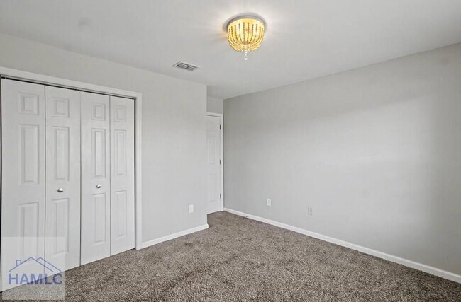 Building Photo - 404 Clairemore Ct