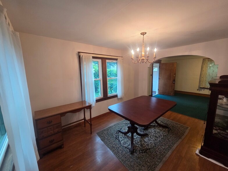 Spacious diningroom - 2412 E Ohio Ave