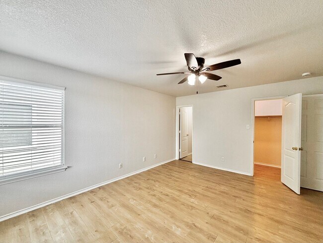 Building Photo - 5559 Spring Walk