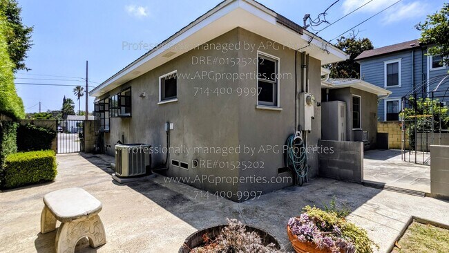 Building Photo - 1022 N Baker St