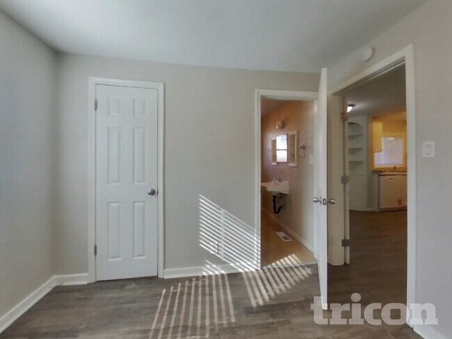 Building Photo - 1165 Buena Vista Ave