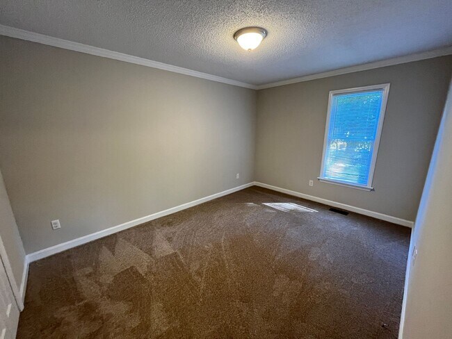 Building Photo - Charming 3-Bedroom Ranch