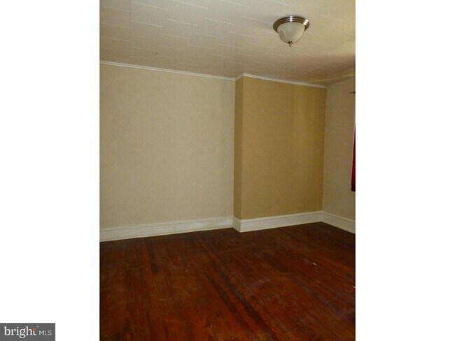 Building Photo - 209 S 7th Ave