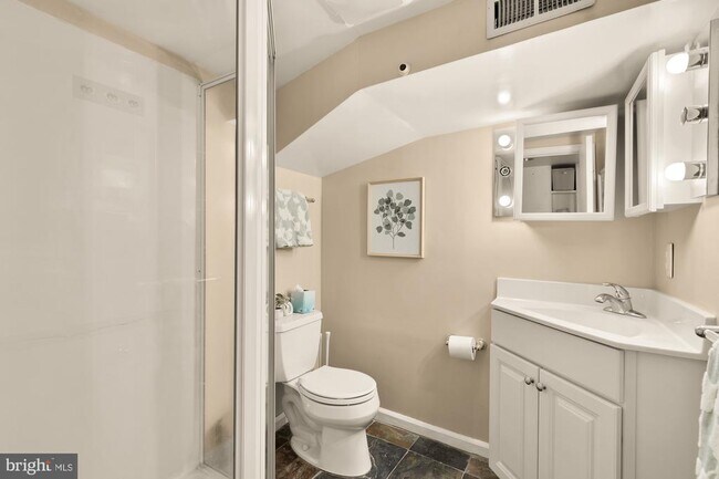 Building Photo - 11612 Galt Ave