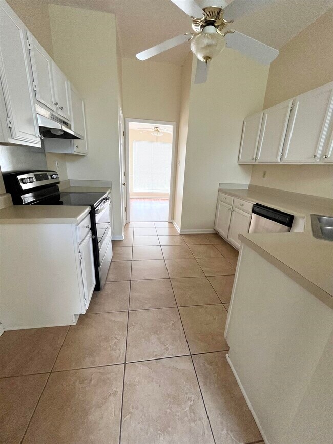 Building Photo - 4558 Kings Grant Dr
