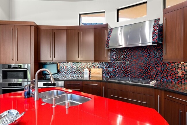 Building Photo - 2 Castle Oaks Ct