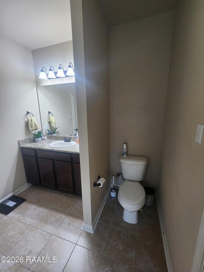 Building Photo - 417 Elwick Dr