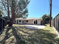 Building Photo - 908 Live Oak Dr